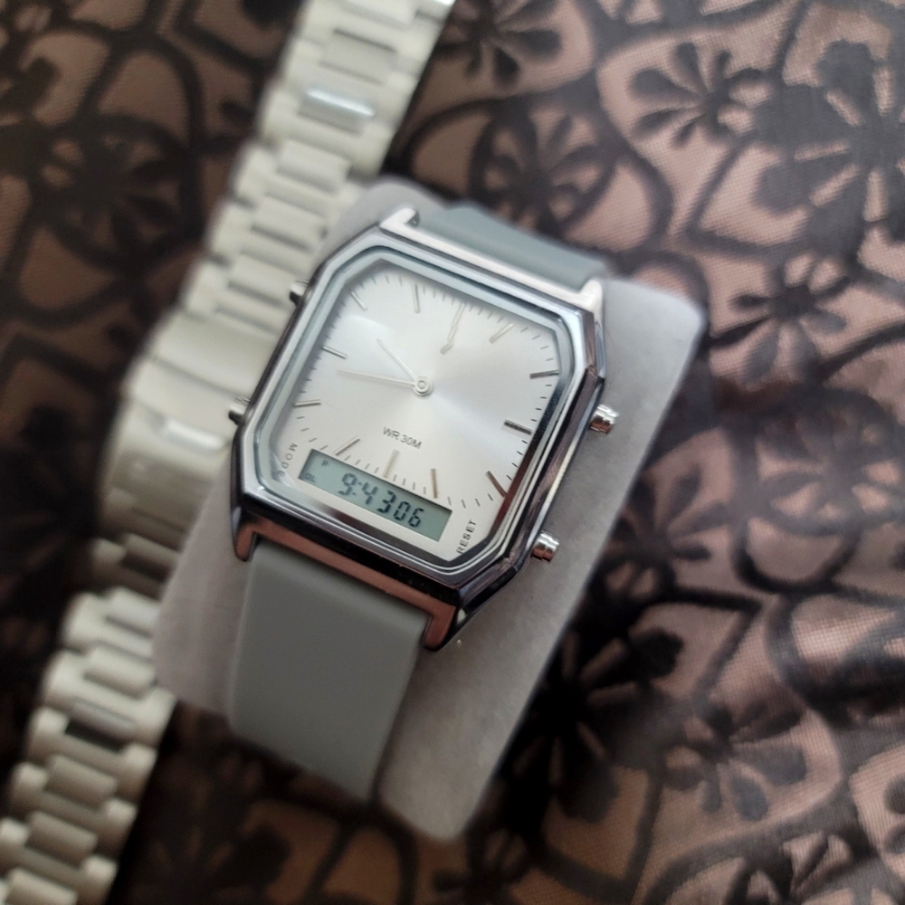 Digital men watch